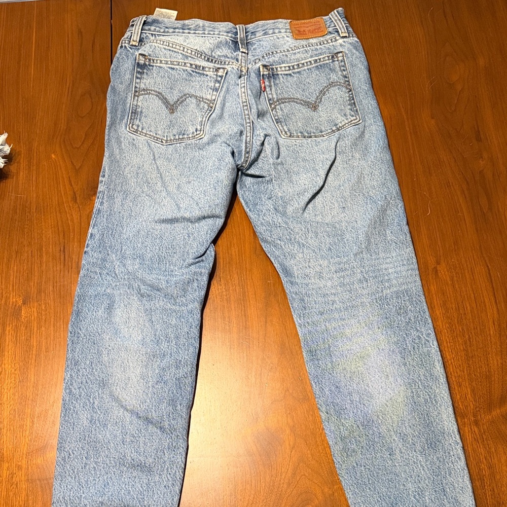 Levi's women’s Light Blue Straight Jeans sz28